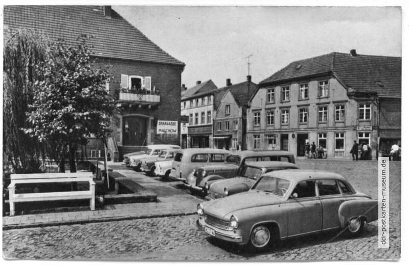 Sparkasse und Parkplatz an der Drehbrücke - 1965
