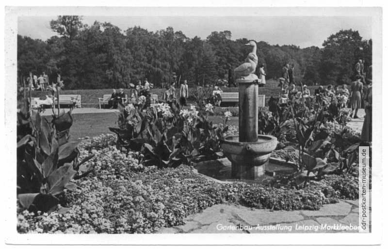 Im Park der Gartenbau-Ausstellung in Leipzig-Markkleeberg - 1954