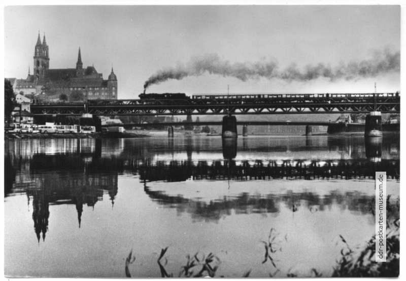 Dampflokomotive 58.30 mit Sonderzug auf der Elbebrücke - 1985