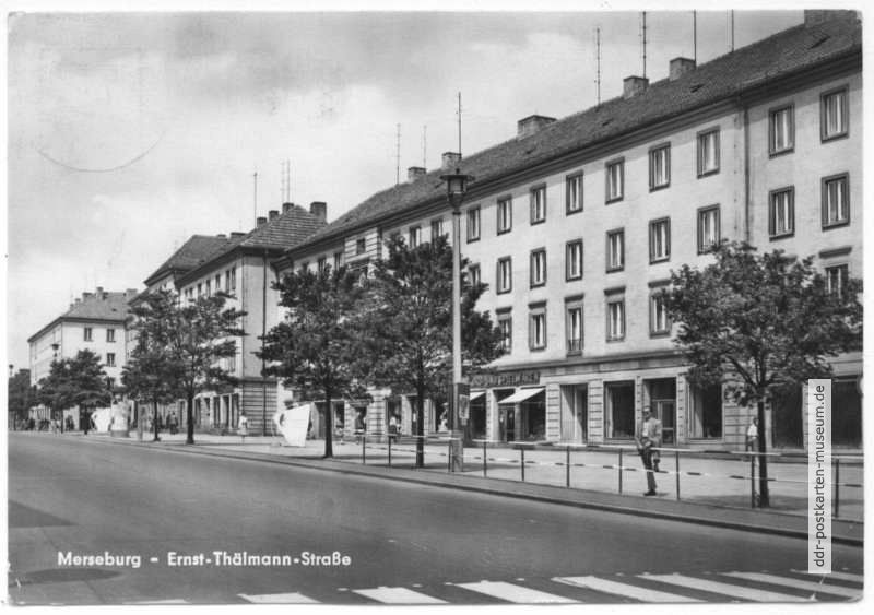 Ernst-Thälmann-Straße mit Ladenstraße - 1964