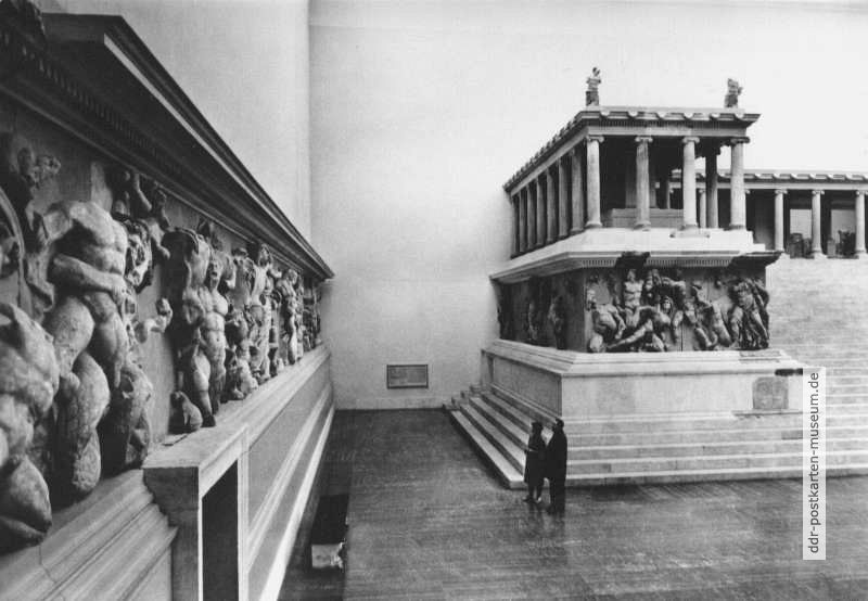 Pergamon-Altar und Ostfries des Großen Altars "Kampf der Athena" - 1964