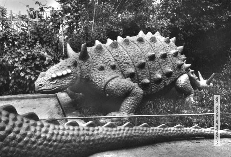 Saurierparkanlage mit Ankylosaurus - 1983