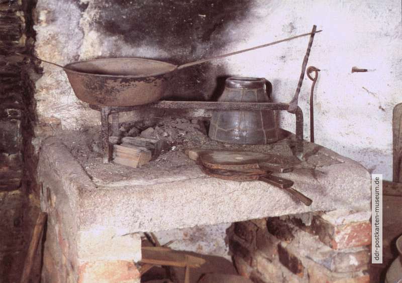 Kochstelle mit Dreifuß und Pfanne - 1982