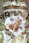 Porzellansammlung in der Schauhalle, Potpourri mit Blumenmalerei im Schild 19. Jahrhundert - 1977