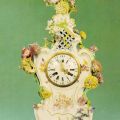 Porzellansammlung, Rokoko-Uhr mit Blumenbelägen um 1750 von J.J. Kaendler - 1979