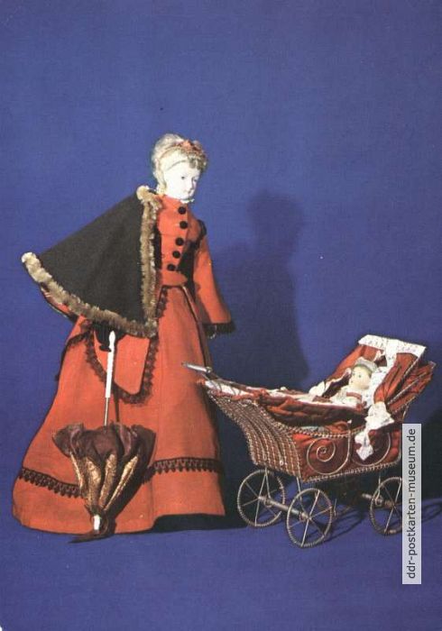 Puppe mit Parian-Kopf und Naturhaar (1870 Sonneberg) und Puppenwagen (1880 Nürnberg) - 1979