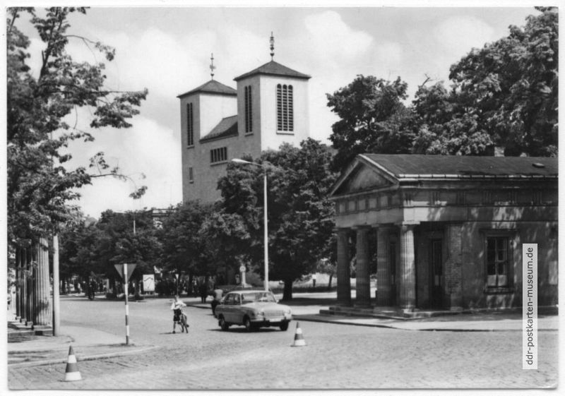 Salztor mit katholischer Kirche St. Peter und Paul - 1970