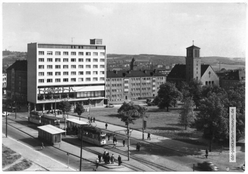 Platz der Roten Armee, Haus der Elektrotechnik und Erlöserkirche - 1970