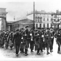 Matrosen der Volksmarinedivision 1919 am Brandenburger Tor in Berlin - 1968