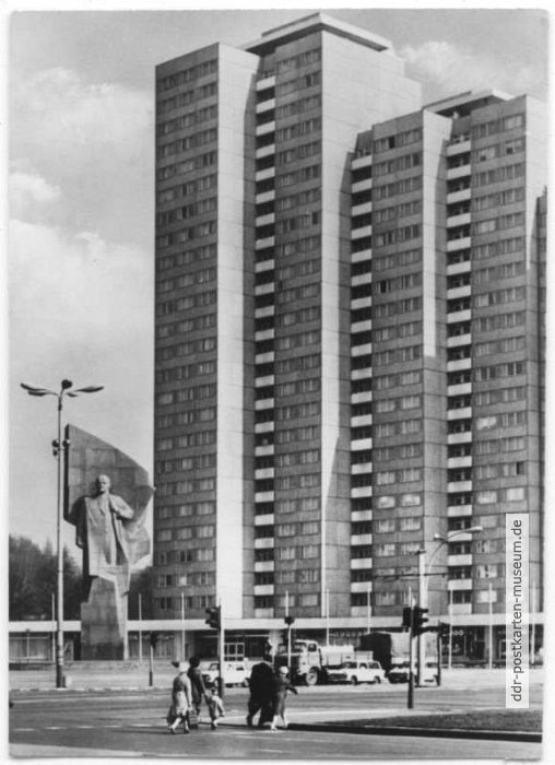 Lenin-Platz mit Lenin-Denkmal und Wohnhochhaus- 1970