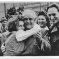 Wilhelm Pieck verabschiedet FDJler, die zu den Weltfestspielen 1949 nach Budapest fahren - 1950