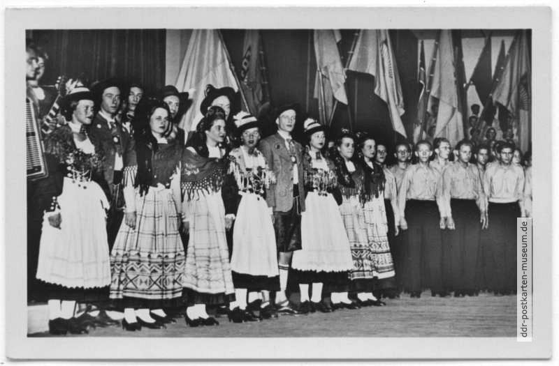 III. Weltfestspiele 1951 in Berlin, Schlußbild aus dem Deutschen Nationalprogramm - 1951