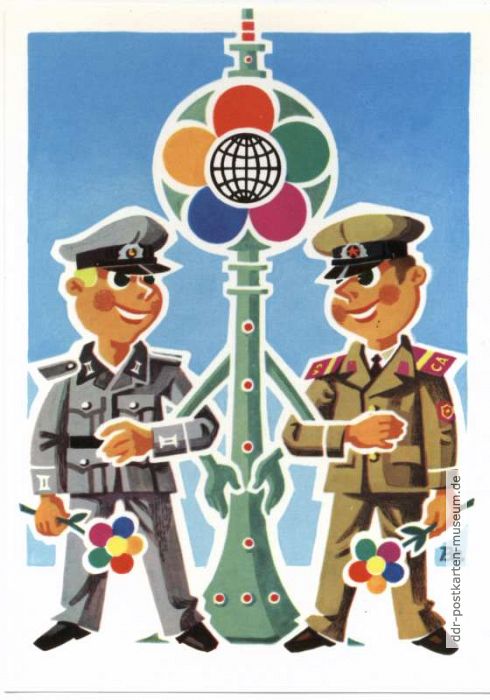 NVA- und Sowjetsoldat mit Berliner Fernsehturm - 1973