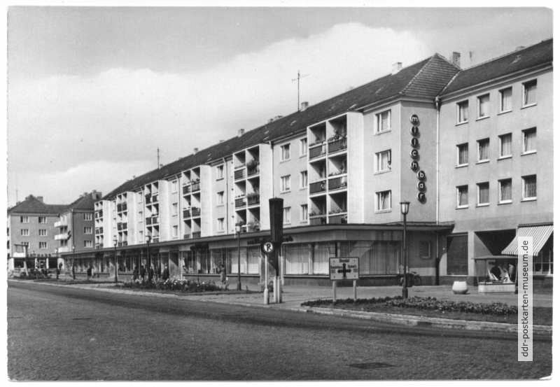 Neubauten an der Berliner Straße, Milchbar - 1967