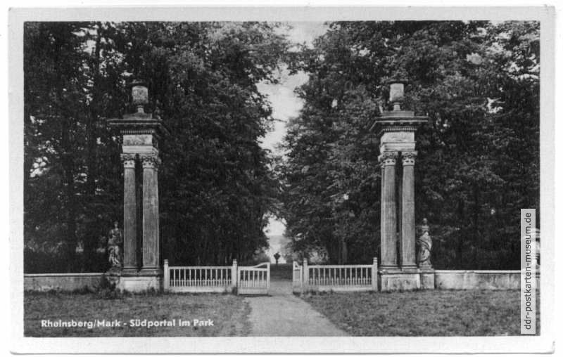 Südportal im Park von Schloß Rheinsberg - 1956