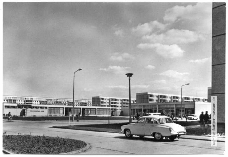 Kaufhalle mit Dienstleistungskombinat - 1969