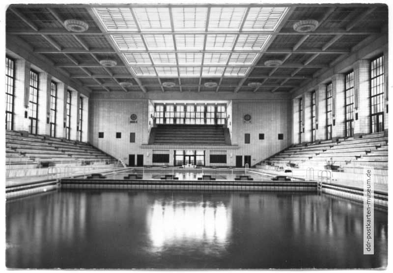 Schwimmhalle "Neptun", Halle mit Tribüne - 1956