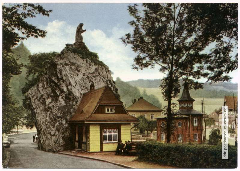 Höhlenbär vor dem Eingang zur Hermannshöhle - 1961