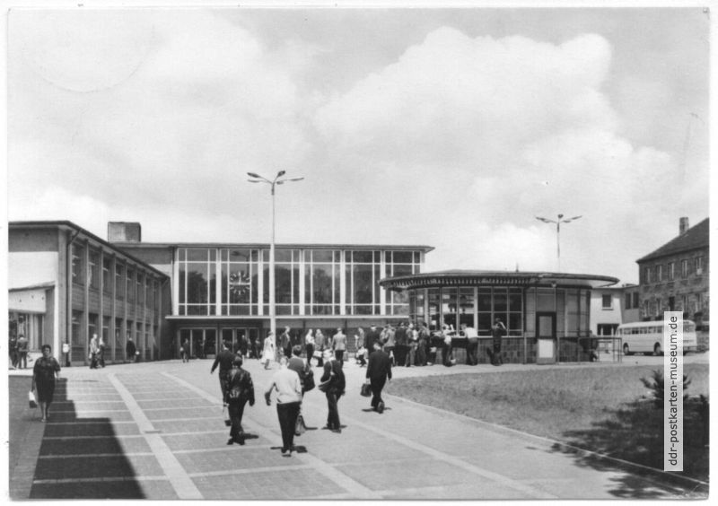 Bahnhof mit Imbißkiosk - 1965
