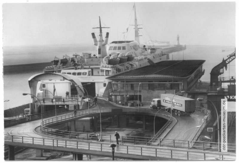 Blick auf den Fährhafen - 1972 / 1983