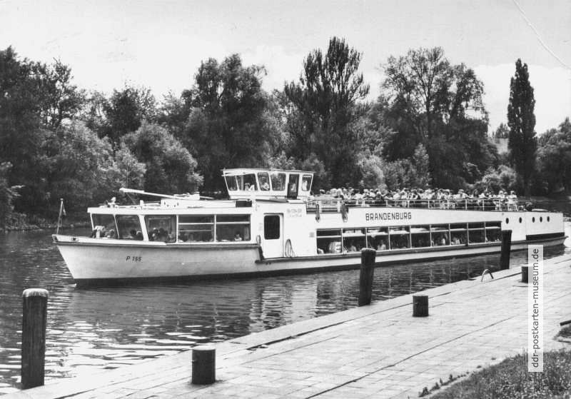 Fahrgastschiff "Brandenburg" der Weißen Flotte Brandenburg mit 280 Plätzen - 1981