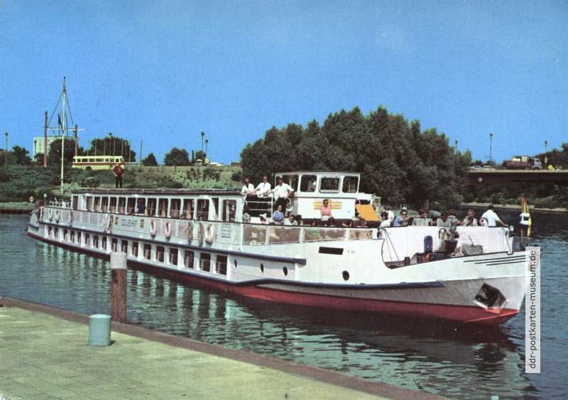 Fahrgastschiff M.S. "Cecilienhof" der Weißen Flotte Potsdam mit 654 Plätzen - 1982