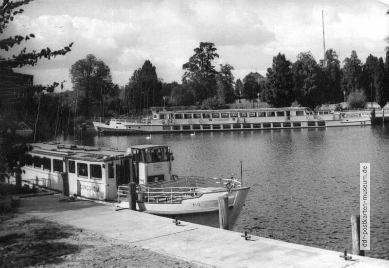 Ausflugsdampfer "Concordia" und Salonschiff "Cecilienhof" in Potsdam - 1967