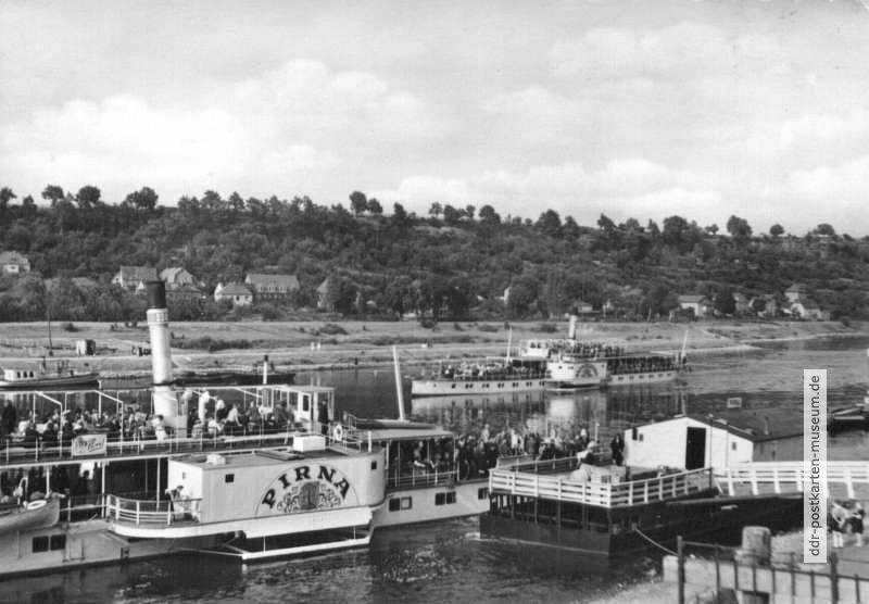 Elbdampfer "Pirna" an der Anlegestelle in Pirna - 1960