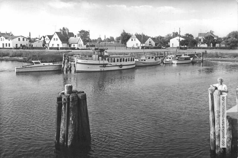 Ausflugsdampfer "Wiking" im Hafen von Vitte (Hiddensee) - 1983
