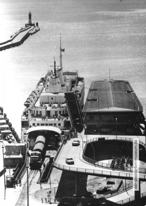 Fährschiff "Saßnitz" im Fährbecken des Hafens Saßnitz - 1973