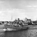 MS "Insel Hiddensee" der Weißen Flotte Stralsund bei der Ausfahrt in Stralsund - 1979