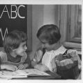 Postkarte zum Schulbeginn von 1957 - Verlag Erhard Neubert
