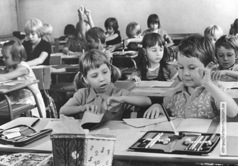Postkarte zum Schulanfang von 1974 - VEB Postkarten-Verlag Berlin