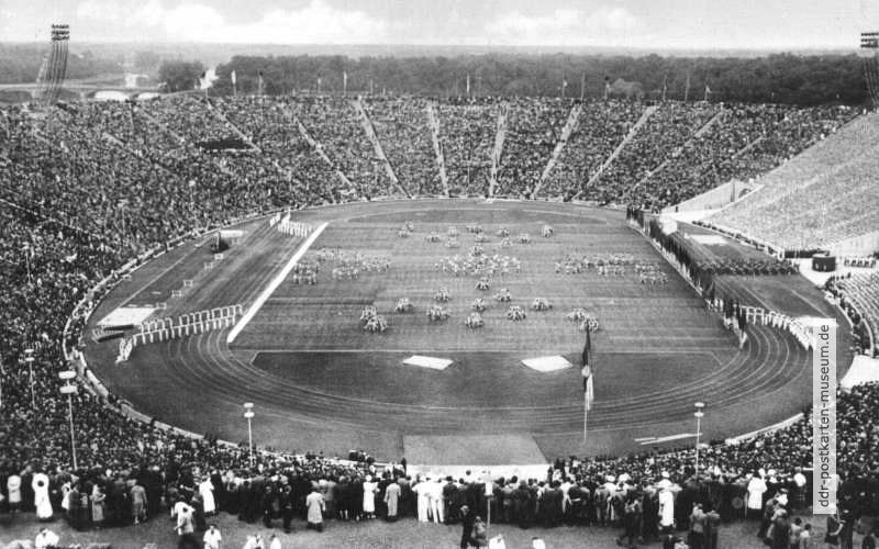 II.Deutsches Turn- und Sportfest 1956 im Stadion der 100.000 in Leipzig, Massenübung - 1956