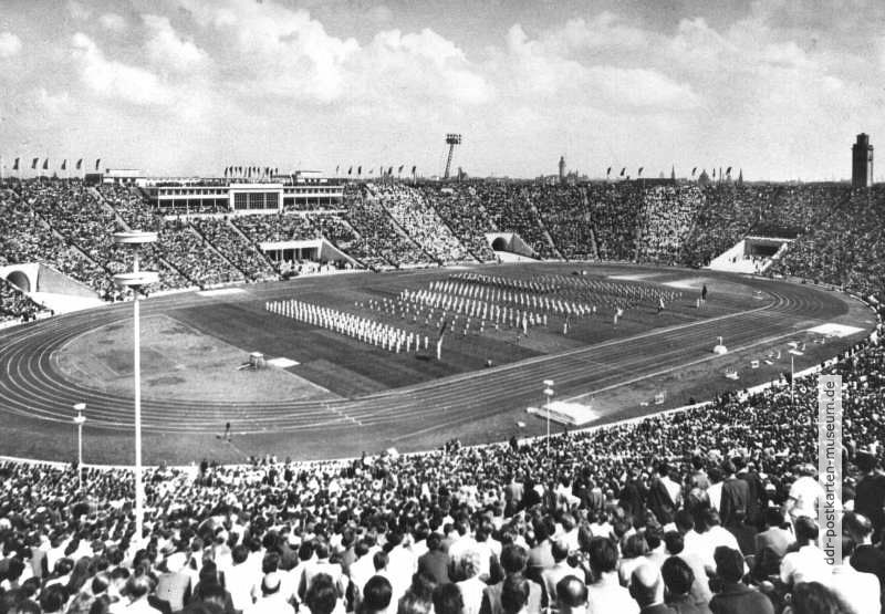 III.DTSB-Turn- und Sportfest im Stadion der 100.000 in Leipzig, Massensportübung - 1959