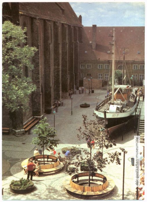 Museum für Meereskunde und Fischerei, Museumshof mit 17-m-Kutter - 1979