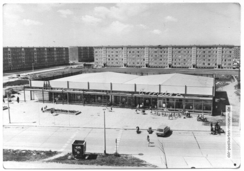 HO-Kaufhalle "8. März" in Knieper-West - 1973