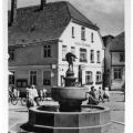 Markt und Hechtbrunnen, HO-Gaststätte "Zum Marktbrunnen" - 1 - 1953