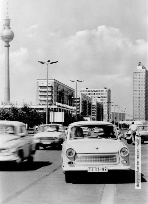 Trabant 601 auf Berliner Karl-Marx-Allee - 1973