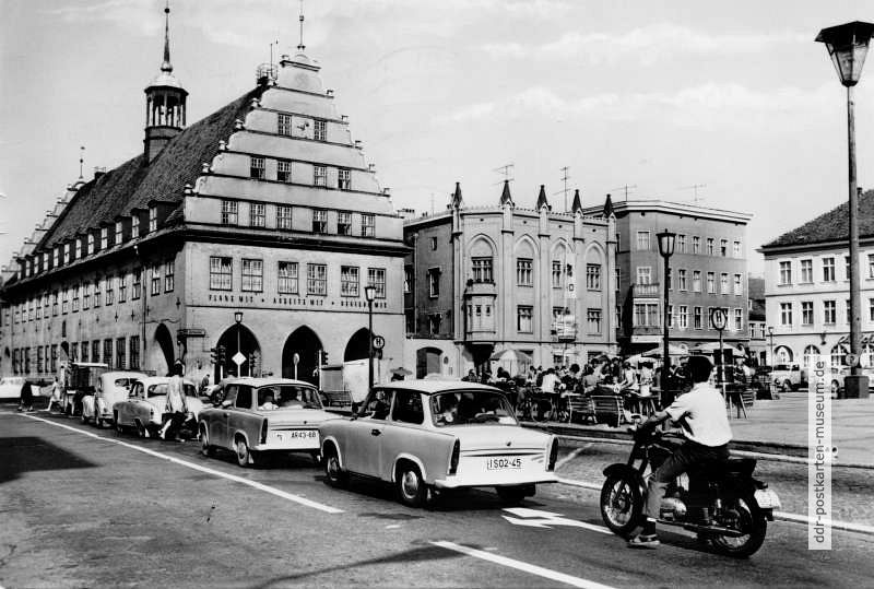 Trabbis aus Greifswald und Berlin am Platz der Freundschaft in Greifswald - 1979