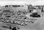 Parkplatz mit 40 Pkw "Trabant" auf dem Markt in Wismar - 1972