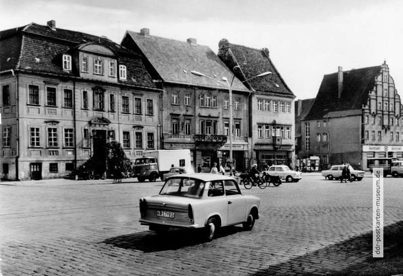 Trabant 601 auf dem Marktplatz von Zerbst - 1977