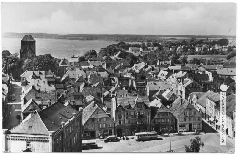 Blick auf Markt und Stadt mit St. Georgenkirche - 1962