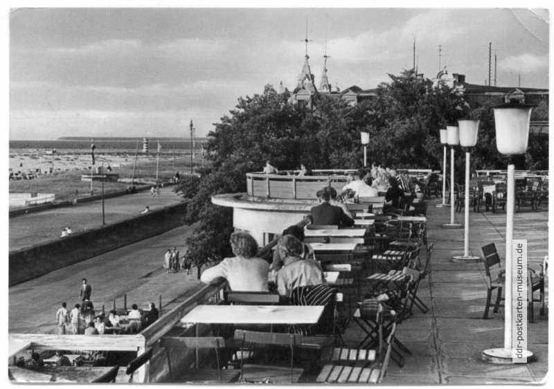 Terrasse der HO-Gaststätte "Strandhaus" (Kurhaus) - 1960