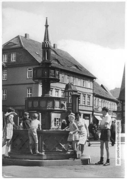 Marktbrunnen vor dem Rathaus - 1974