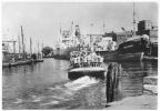Frachter M.S. "Greifswald" und Ausflugsdampfer im Hafen - 1974