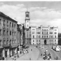 Platz der Jugend mit Rathaus und Bushaltestelle - 1956